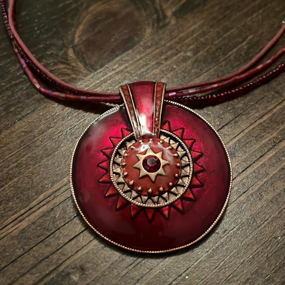 Vintage red pendant necklace with 3 strands